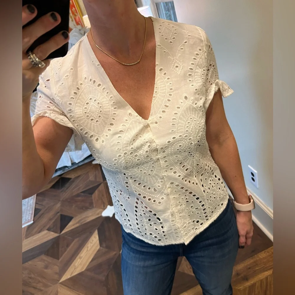 Adiva eyelet top size x-small